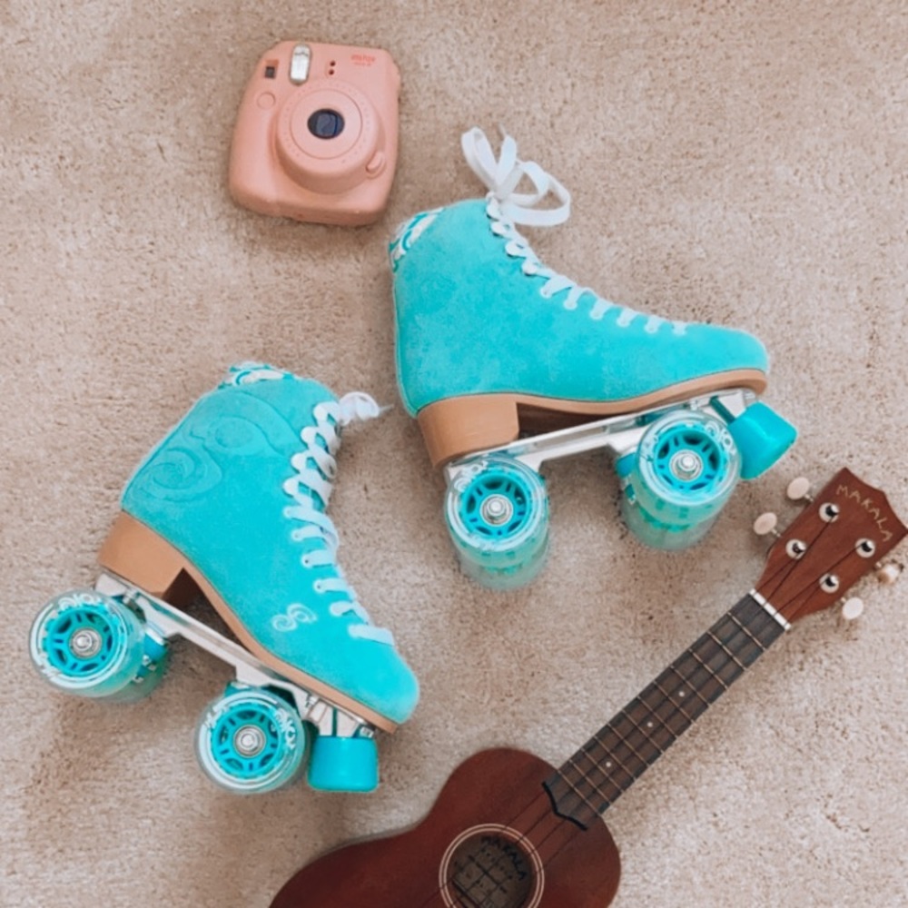 Teal CandiGirl rollerskates